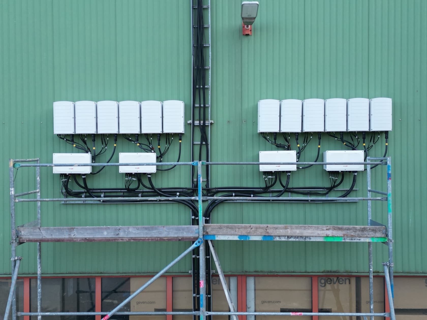 Wechselrichter der modernisierten PV-Anlage in Güterfelde